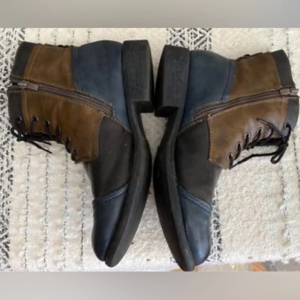 REIKER Lace-Up / Medial Zipper Boots ~ Booties Size. 39 / 8